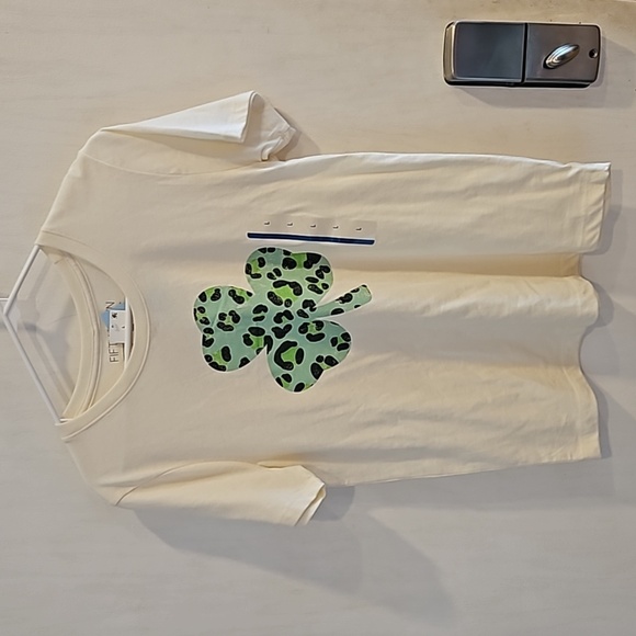 Fifth Sun Cream Leopard Clover St. Patrick's Day Tee L NWT - Picture 5 of 6